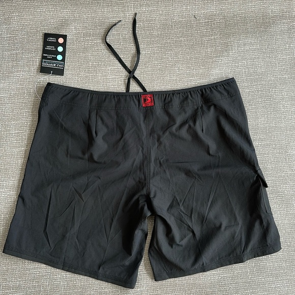 Maui Rippers Women’s 9” Black Board Shorts size 16 NEW - Picture 2 of 12